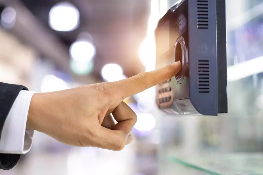 Sistema digital com leitor biométrico para bater ponto no trabalho