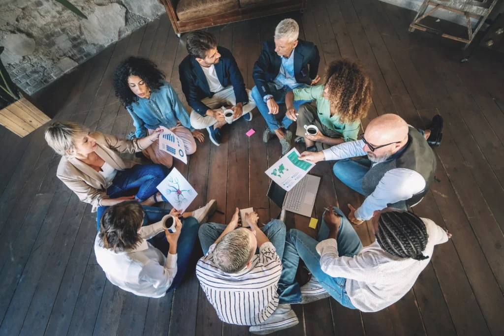 Dinâmicas de grupo criativas: brainstorming em equipe