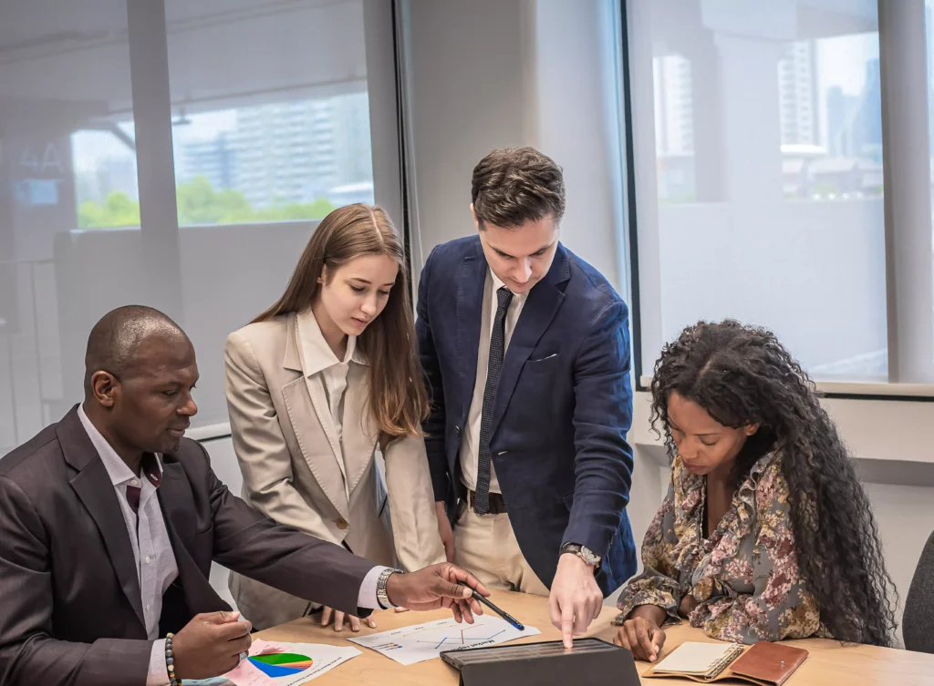Reunião de equipe sobre gestão de pessoas